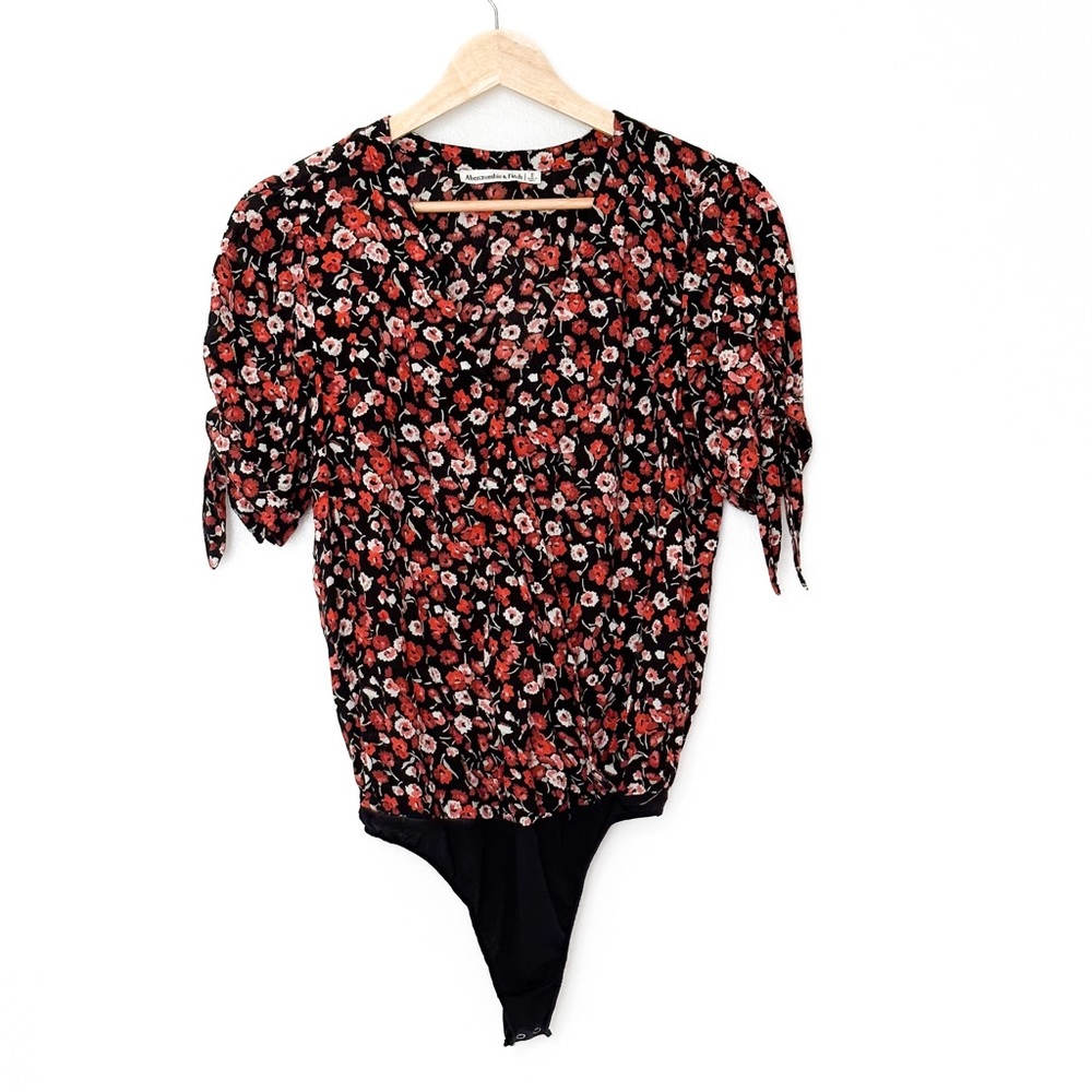 Abercrombie & Fitch Wrap Bodysuit Shirt Top Blouse Floral — Size S
